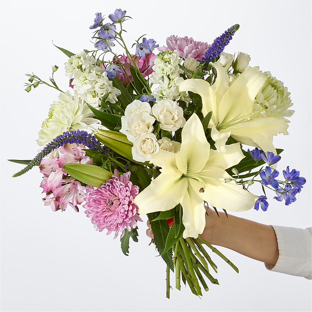 Winter Celebration Bouquet – ALMENDRO'S FLOWER, Kissimmee FL
