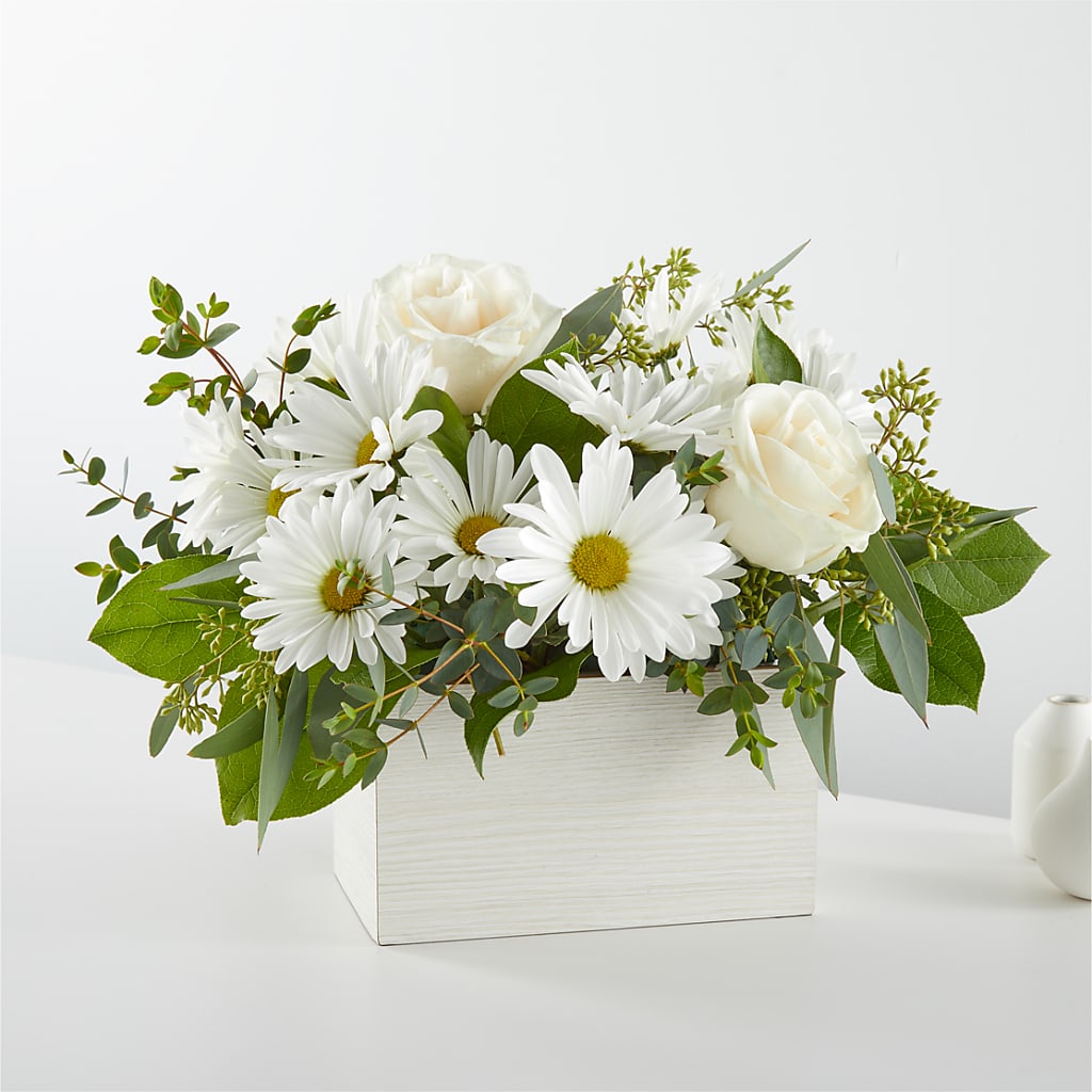 Fresh Linen Box Bouquet – ALMENDRO'S FLOWER, Kissimmee FL