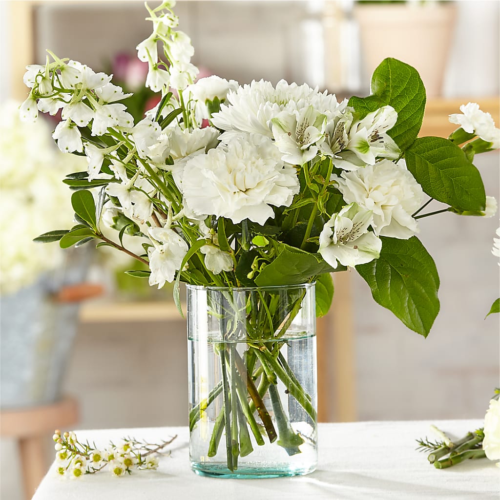 Classic Ivory – A Florist Original – ALMENDRO'S FLOWER, Kissimmee FL