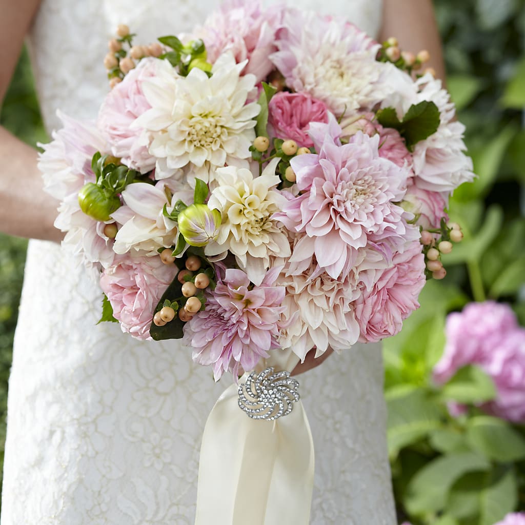 Heart's Promise Bouquet – ALMENDRO'S FLOWER, Kissimmee FL