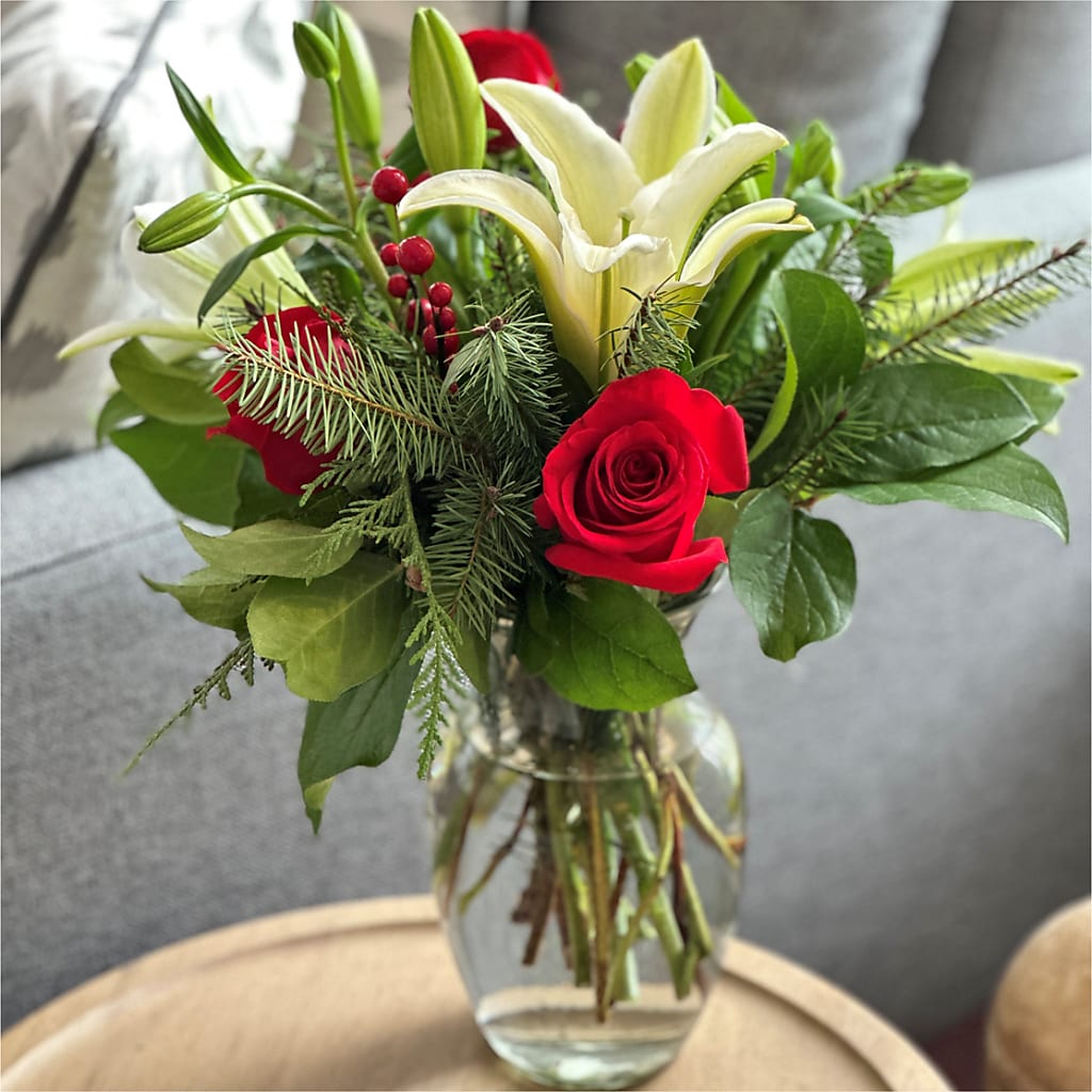 Sparkling Snowflakes Bouquet – ALMENDRO'S FLOWER, Kissimmee FL