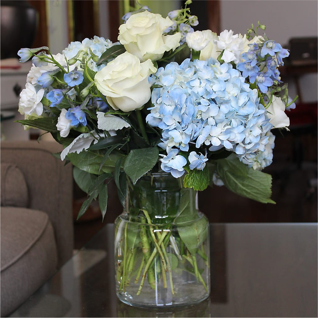 Clear Skies Bouquet – ALMENDRO'S FLOWER, Kissimmee FL