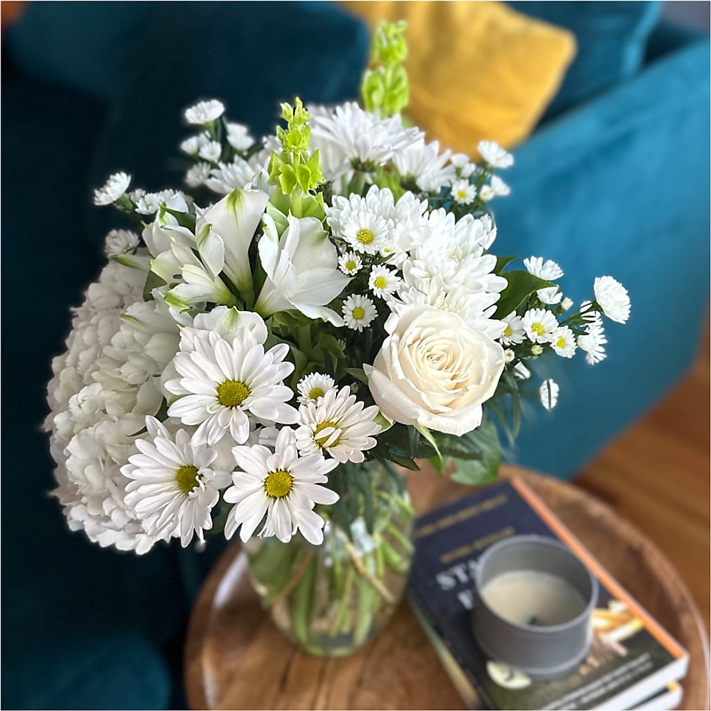 Classic Ivory – A Florist Original – ALMENDRO'S FLOWER, Kissimmee FL