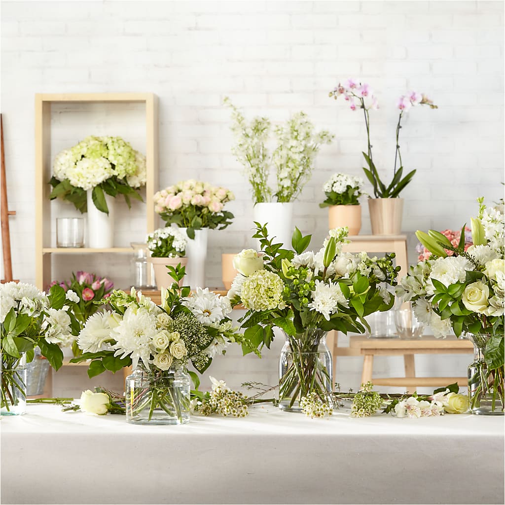 Classic Ivory – A Florist Original – ALMENDRO'S FLOWER, Kissimmee FL